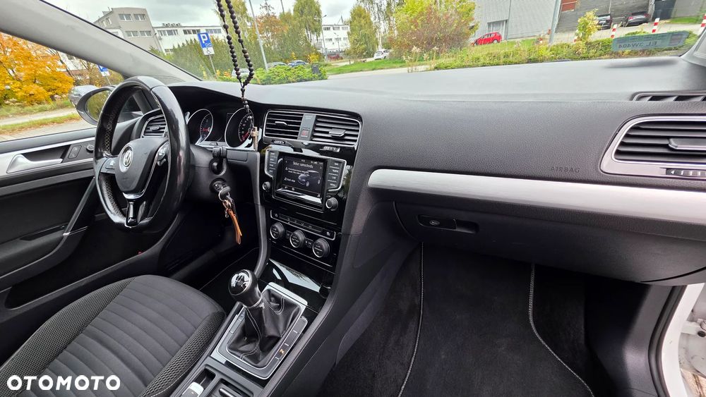 Volkswagen Golf - 17