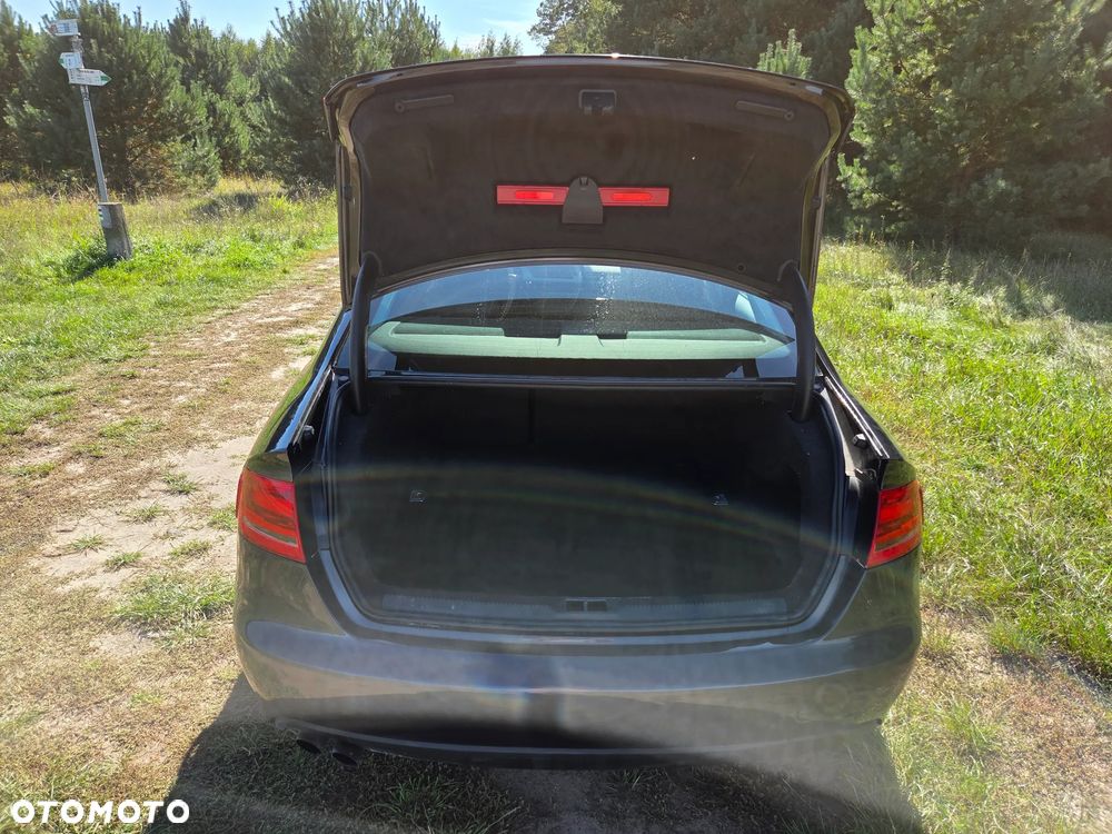 Audi A4 Limousine - 8