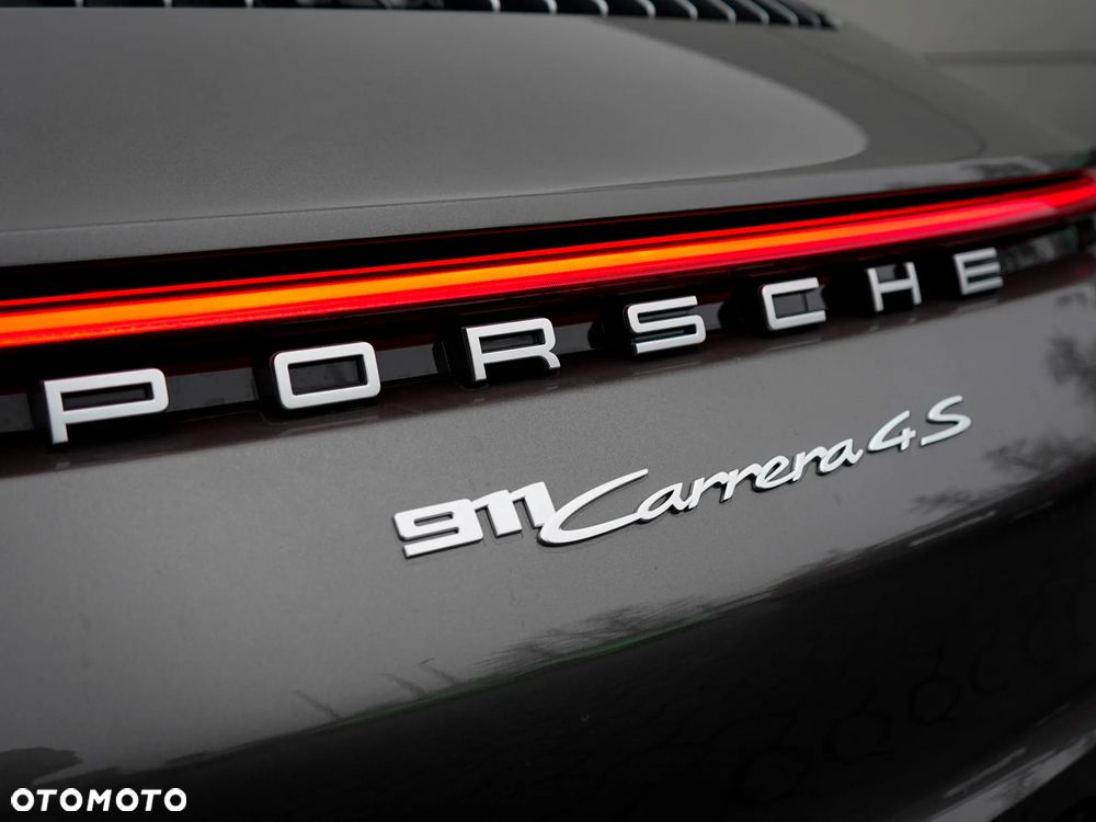 Porsche 911 Carrera 4S - 12