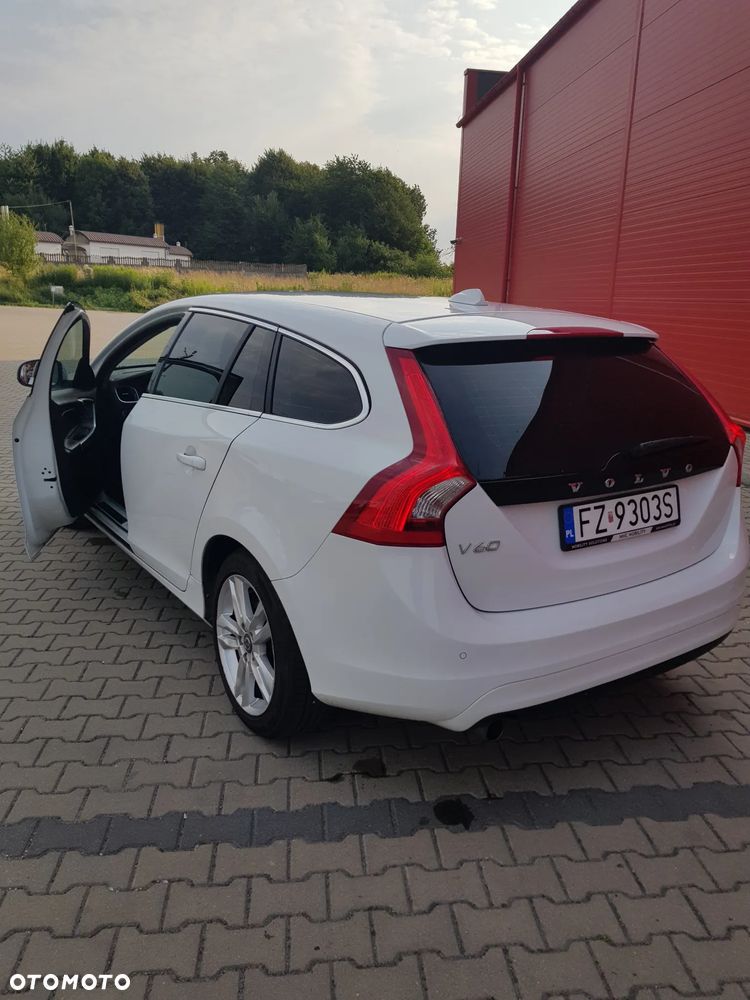 Volvo V60 D3 Momentum - 4