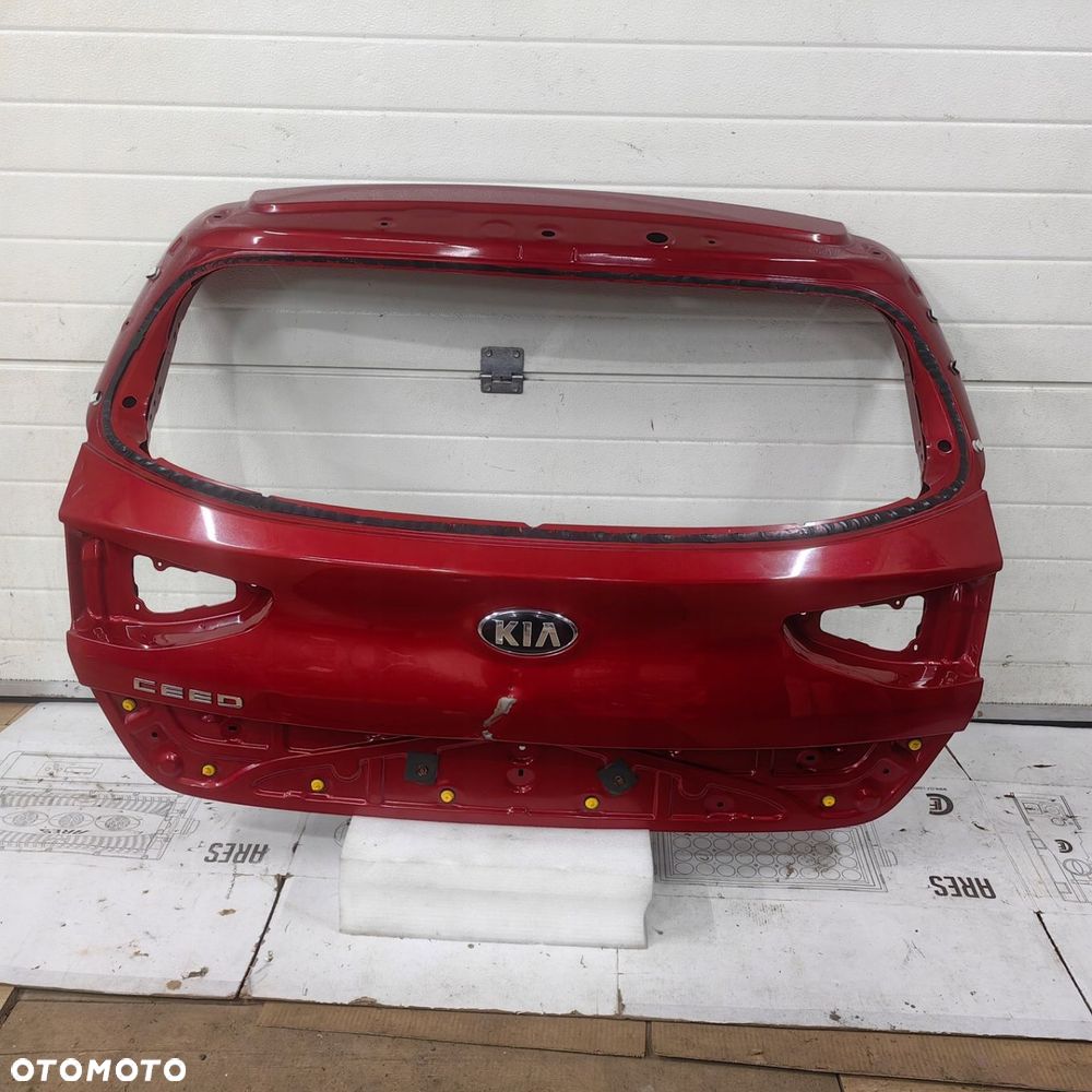 KLAPA BAGAZNIKA KIA CEED III HB 73700-A2001 - 1