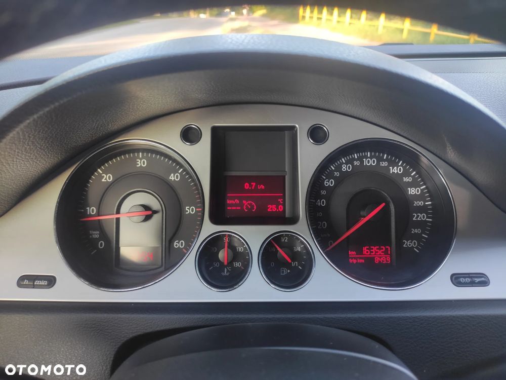 Volkswagen Passat 2.0 TDI Comfortline - 35