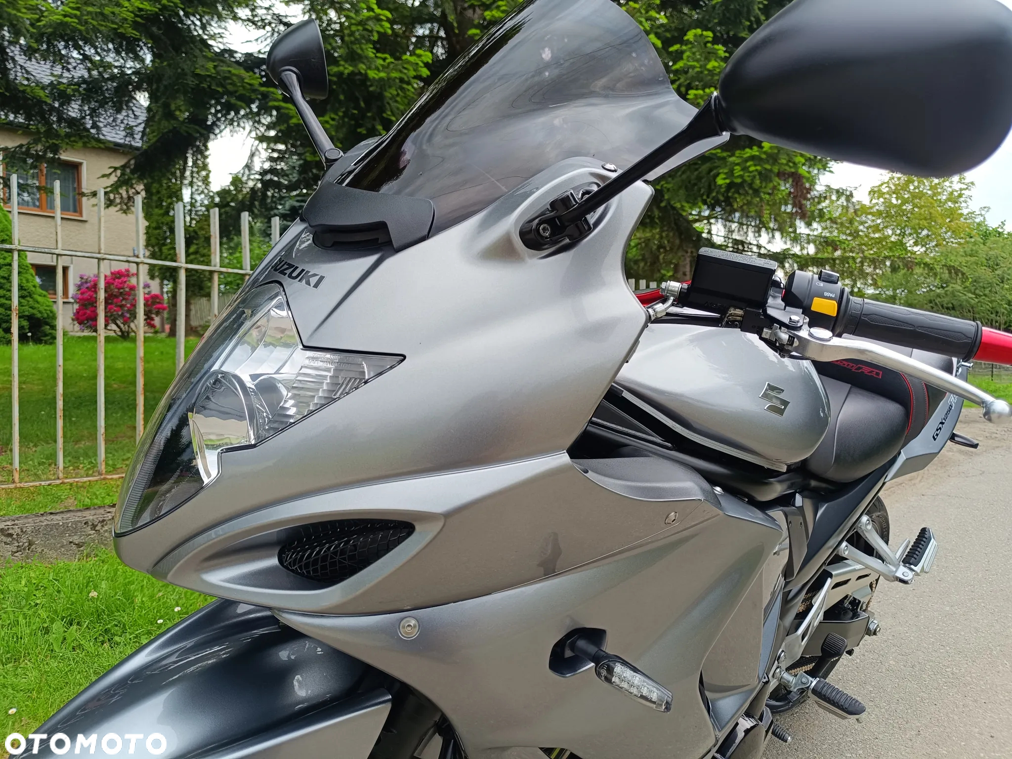 Suzuki GSX - 16