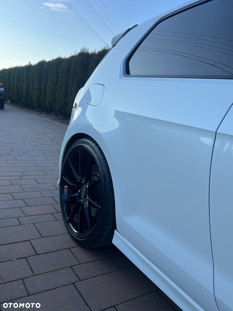 Volkswagen Golf - 10