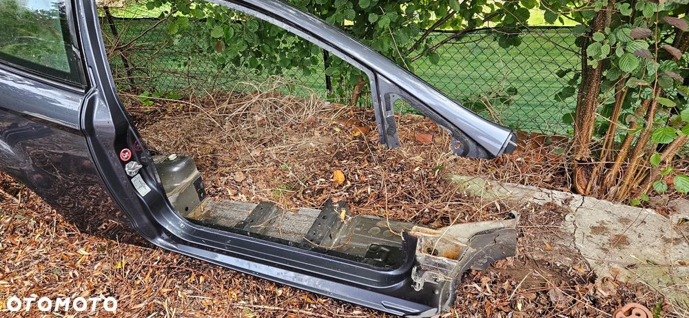 FORD FIESTA MK7 HB 3D 3 DRZWI Bok prawy Ćwiartka prawa Błotnik tył prawy Błotnik tylny prawy Próg Słupek szyby czołowej KOLOR S9 - 2