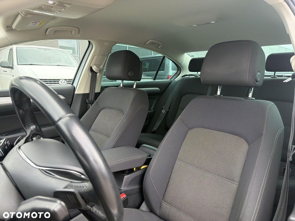 Volkswagen Passat 2.0 TDI SCR Comfortline DSG - 12