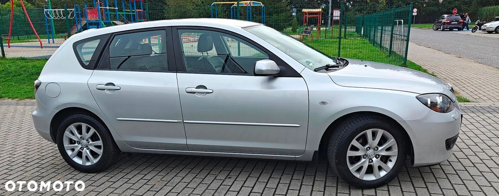Mazda 3 1.6 Active + - 2