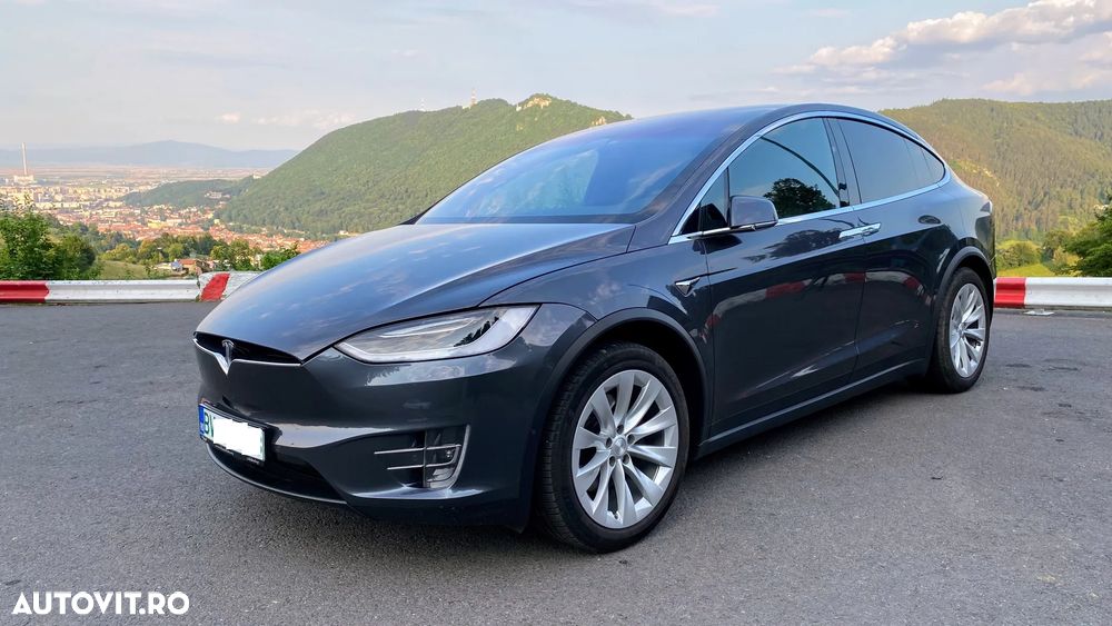 Tesla Model X - 28
