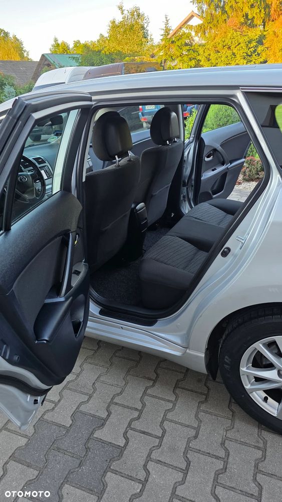 Toyota Avensis 1.8 Comfort - 19