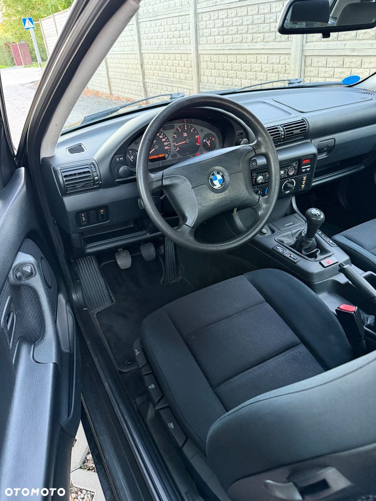 BMW Seria 3 316i - 11