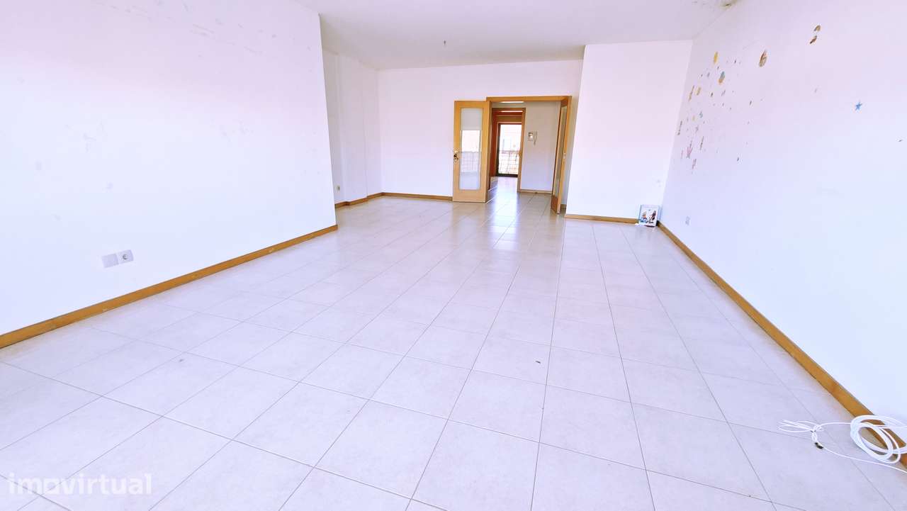 Apartamento T3 com 206m2  Box e 1 lugar estacionamento Pinhal Novo - Grande imagem: 3/17