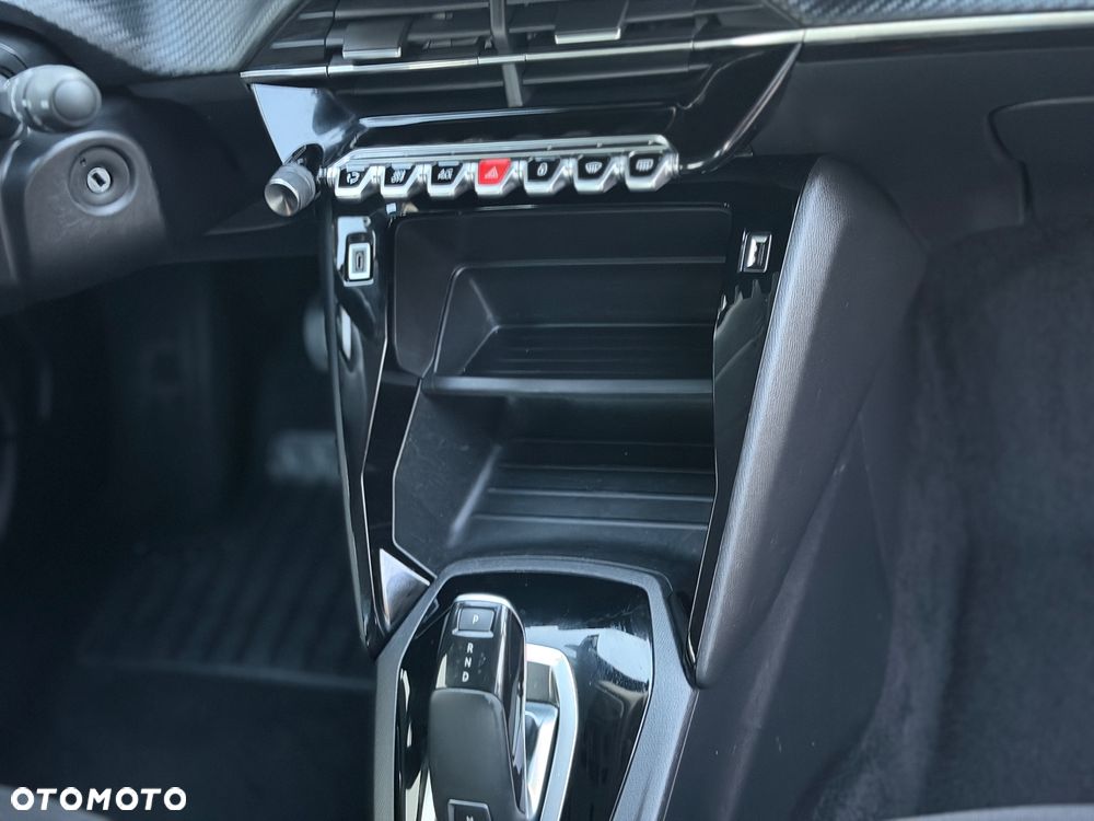 Peugeot 2008 PureTech 130 EAT8 Active - 26