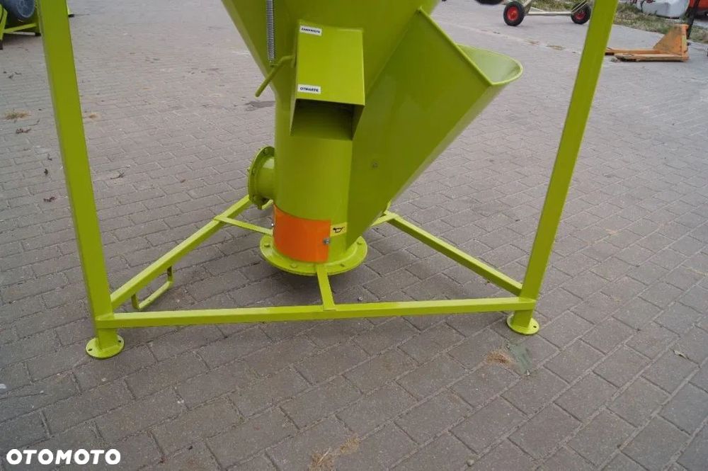Paszowy mieszalnik pasz ADRAF Super Model Twister 500 750 1000 1200 1500 2000 25 - 8
