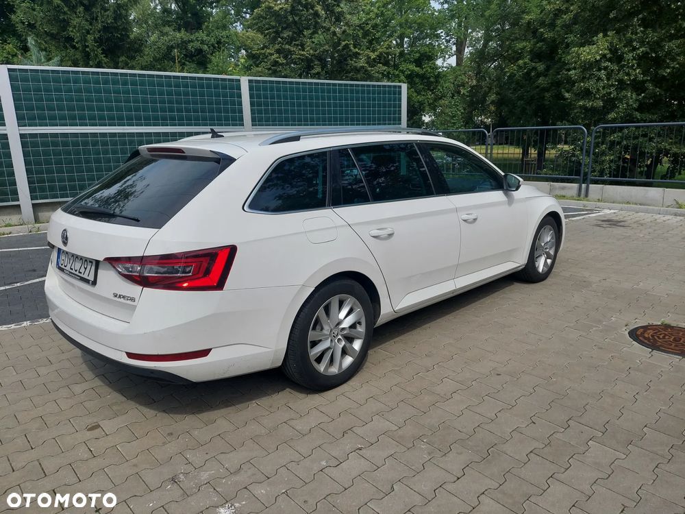 Skoda Superb 2.0 TDI Style DSG - 4