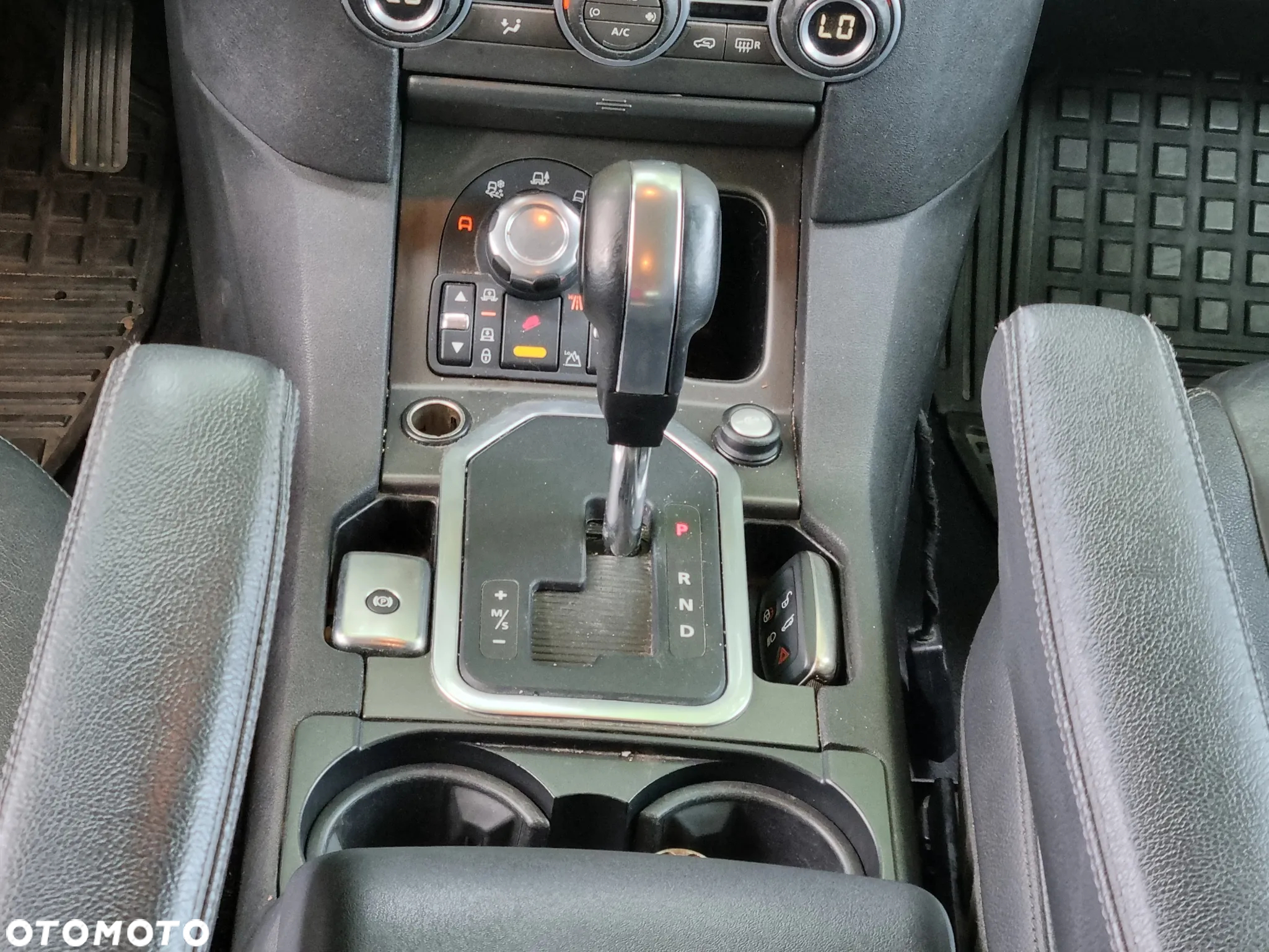Land Rover Discovery IV 3.0D V6 HSE - 22