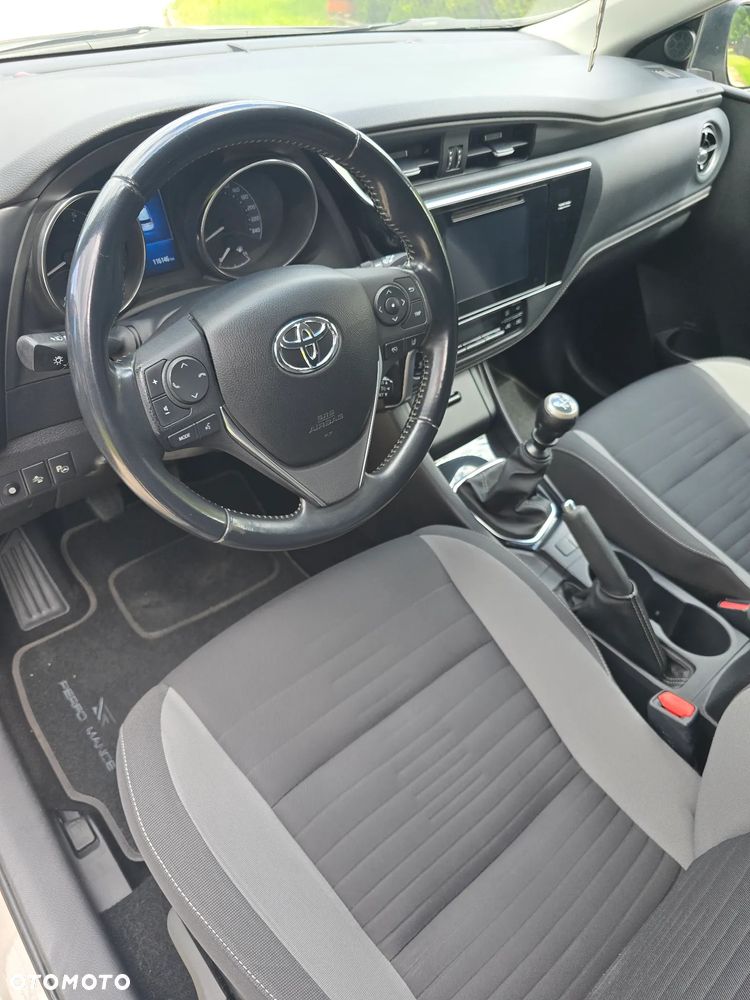Toyota Auris 1.6 Premium - 9