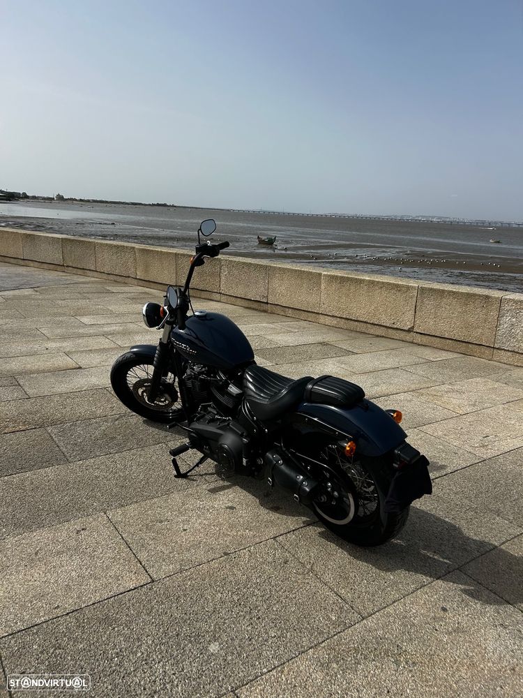 Harley-Davidson Softail Street Bob - 10