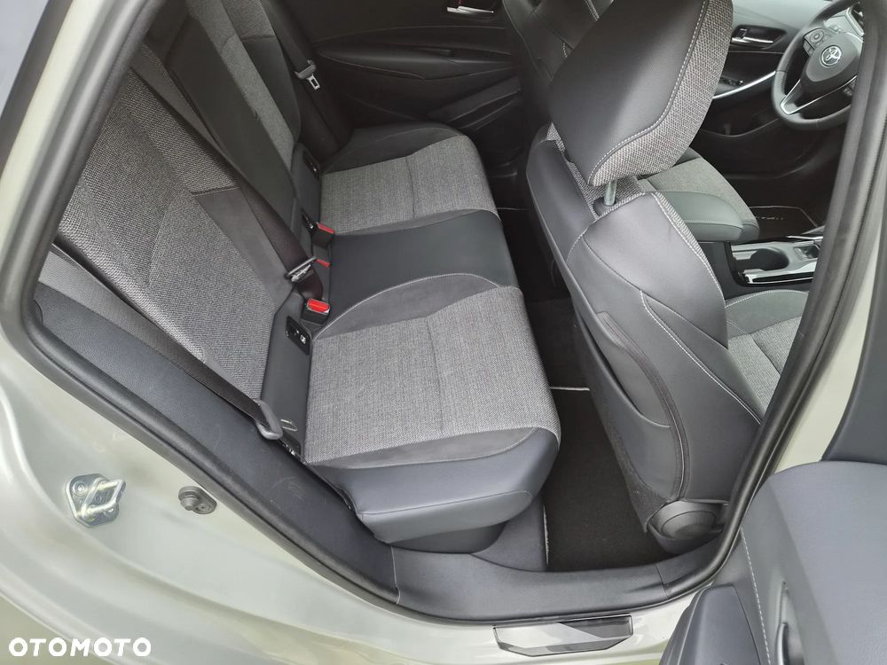 Toyota Corolla 2.0 Hybrid Style - 16