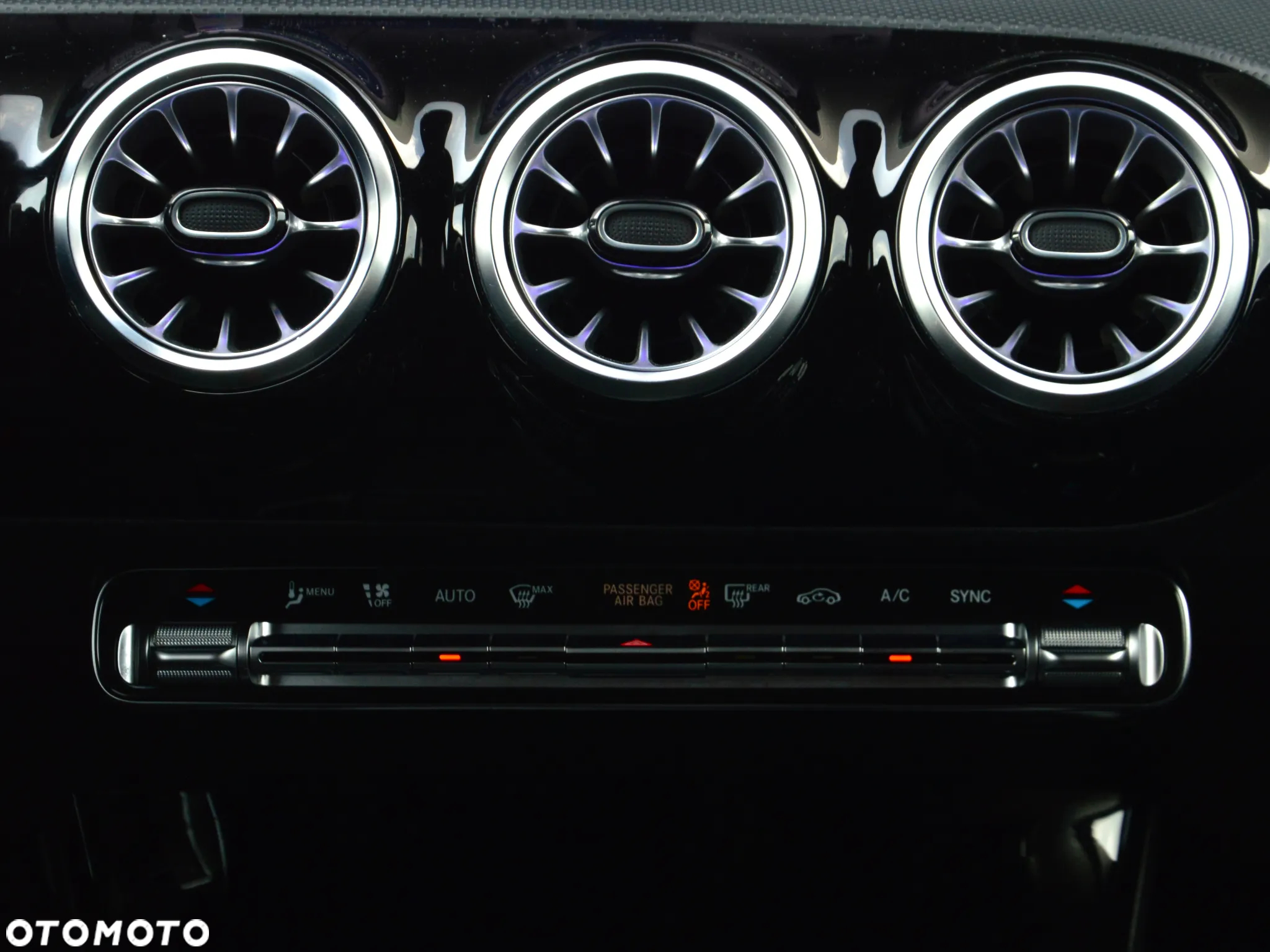 Mercedes-Benz Klasa A 200 AMG Line 7G-DCT - 30