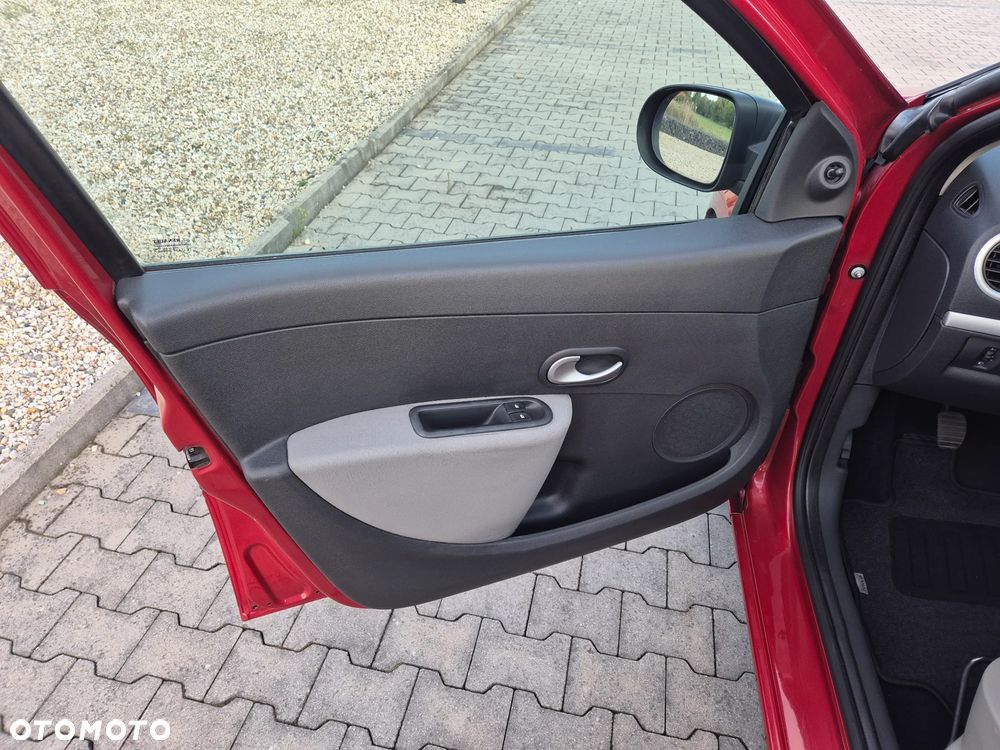 Renault Clio 1.2 16V Authentique - 36