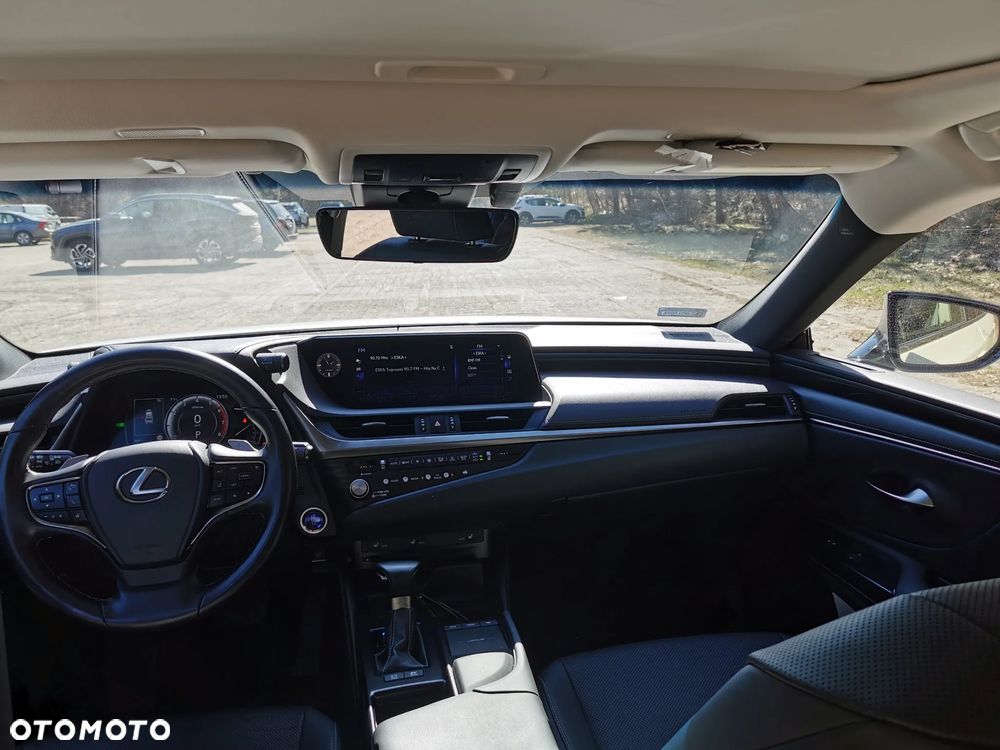 Lexus ES 300h Business Edition - 38