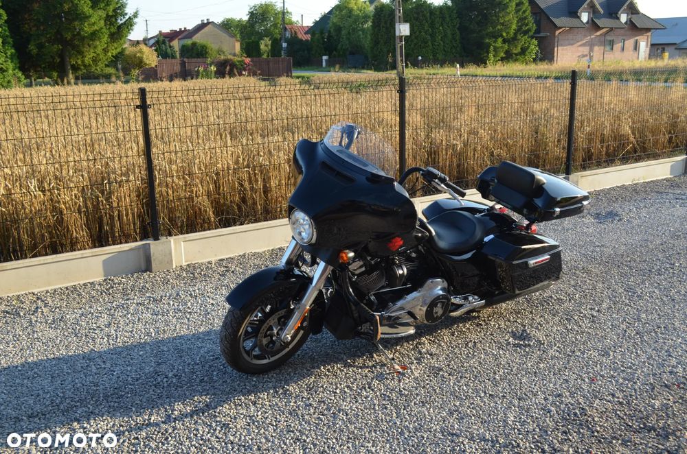 Harley-Davidson FLH Electra Glide - 24