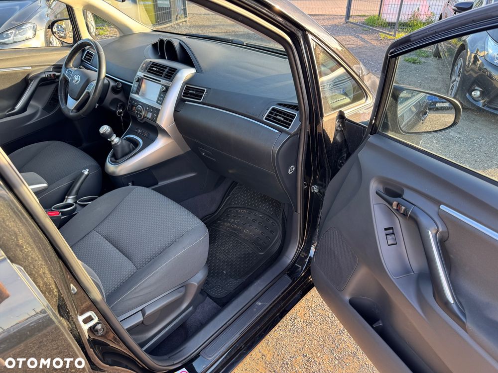 Toyota Verso 2.0 D-4D Prestige - 23