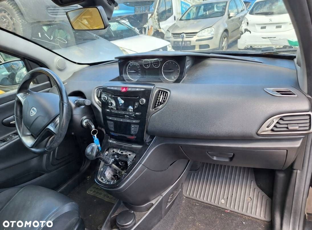 Lancia Chrysler Ypsilon 3 III 312 2011- KLAPKA SCHOWKA SCHOWEK DESKI - 1