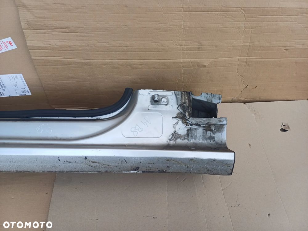 Próg słupek prawy Audi A4 B8 kombi awant - 4