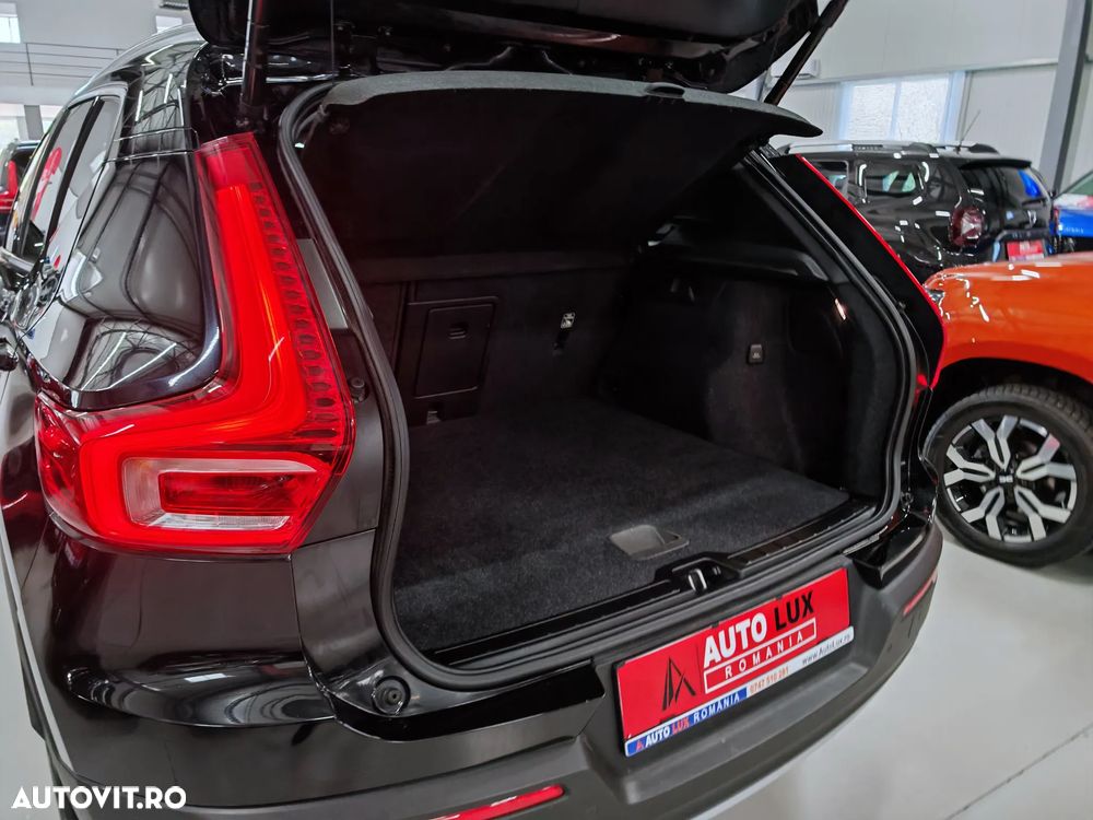 Volvo XC 40 T3 Momentum Pro - 33