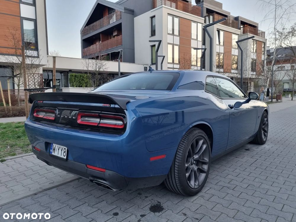 Dodge Challenger 6.4 Scat Pack - 32