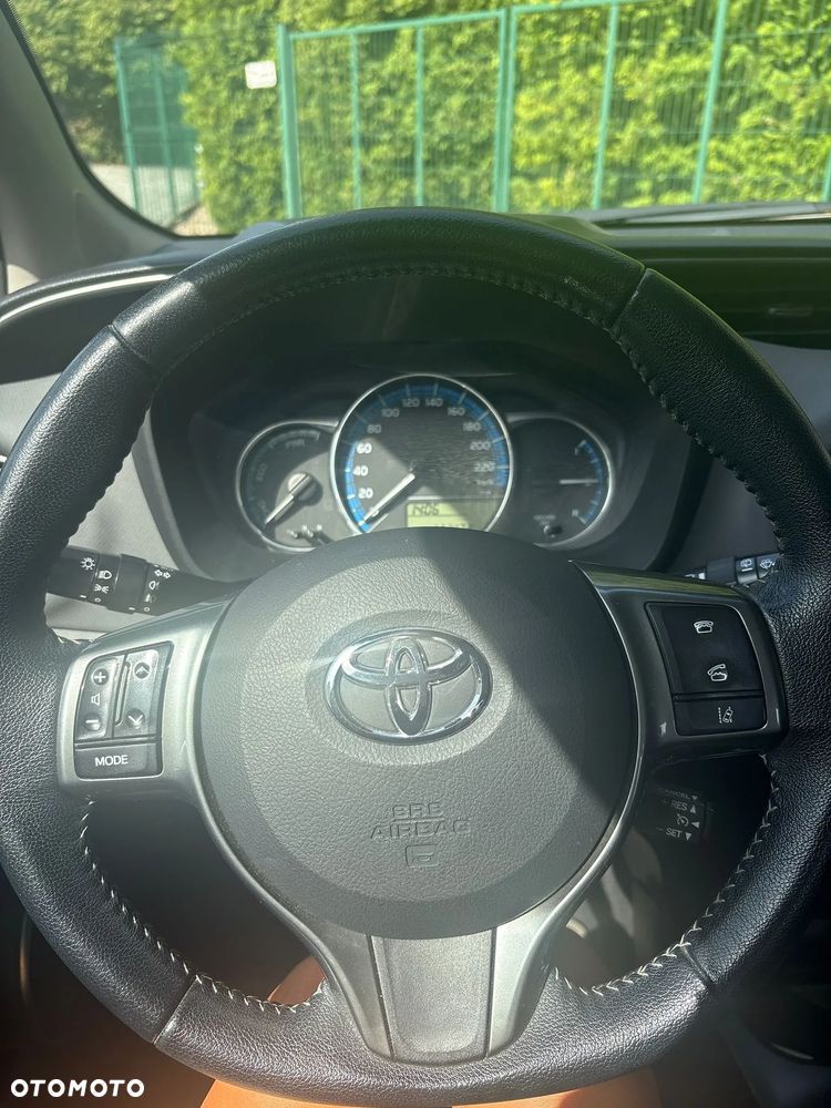 Toyota Yaris Hybrid 100 Active EU6 - 22