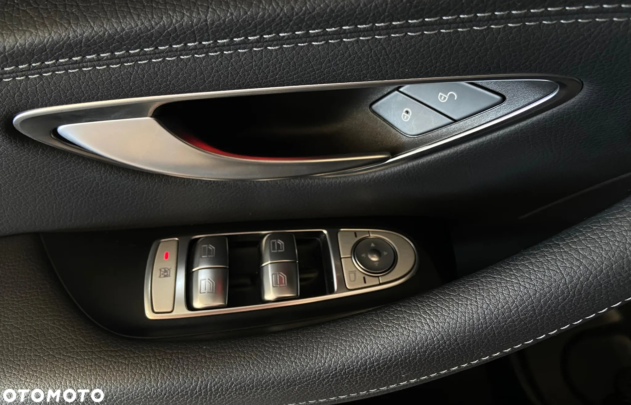 Mercedes-Benz Klasa E 220 d 4-Matic 9G-TRONIC - 22