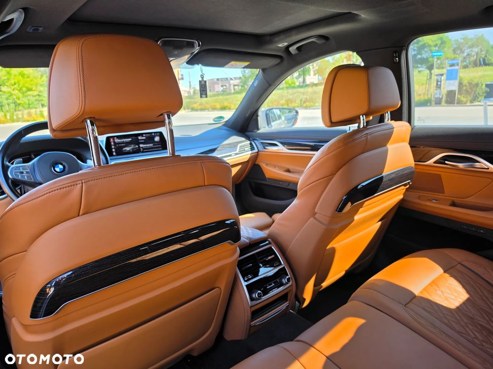 BMW Seria 7 740d xDrive mHEV - 13