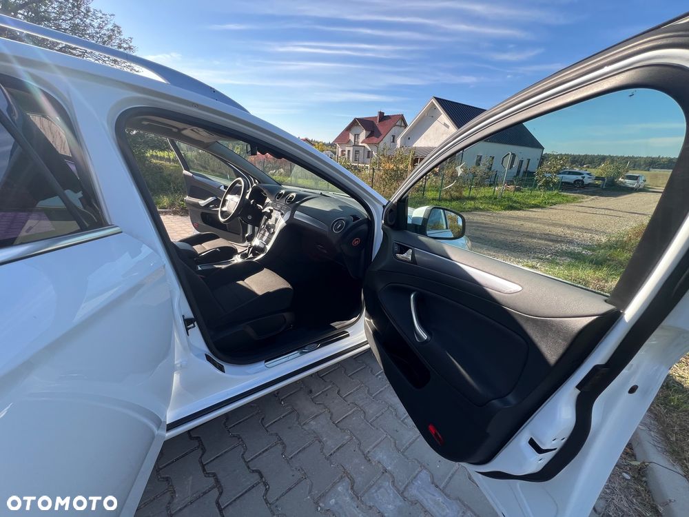 Ford Mondeo - 27