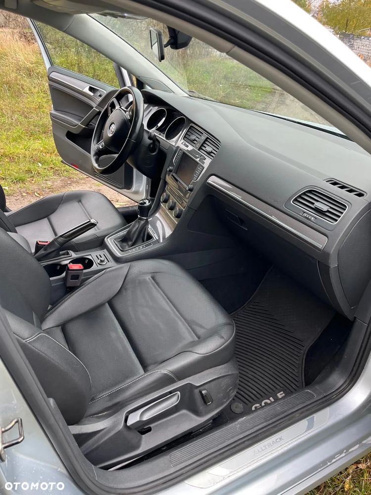 Volkswagen Golf - 23