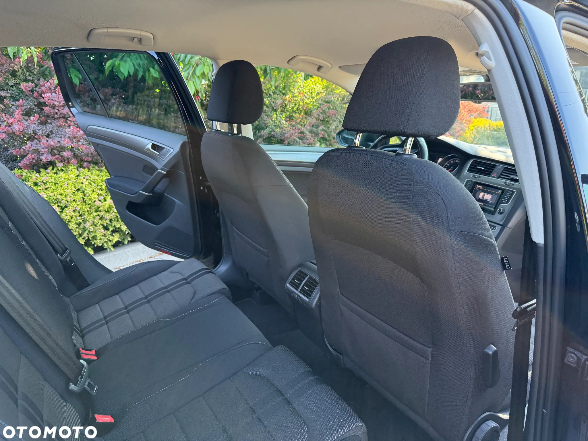 Volkswagen Golf - 22