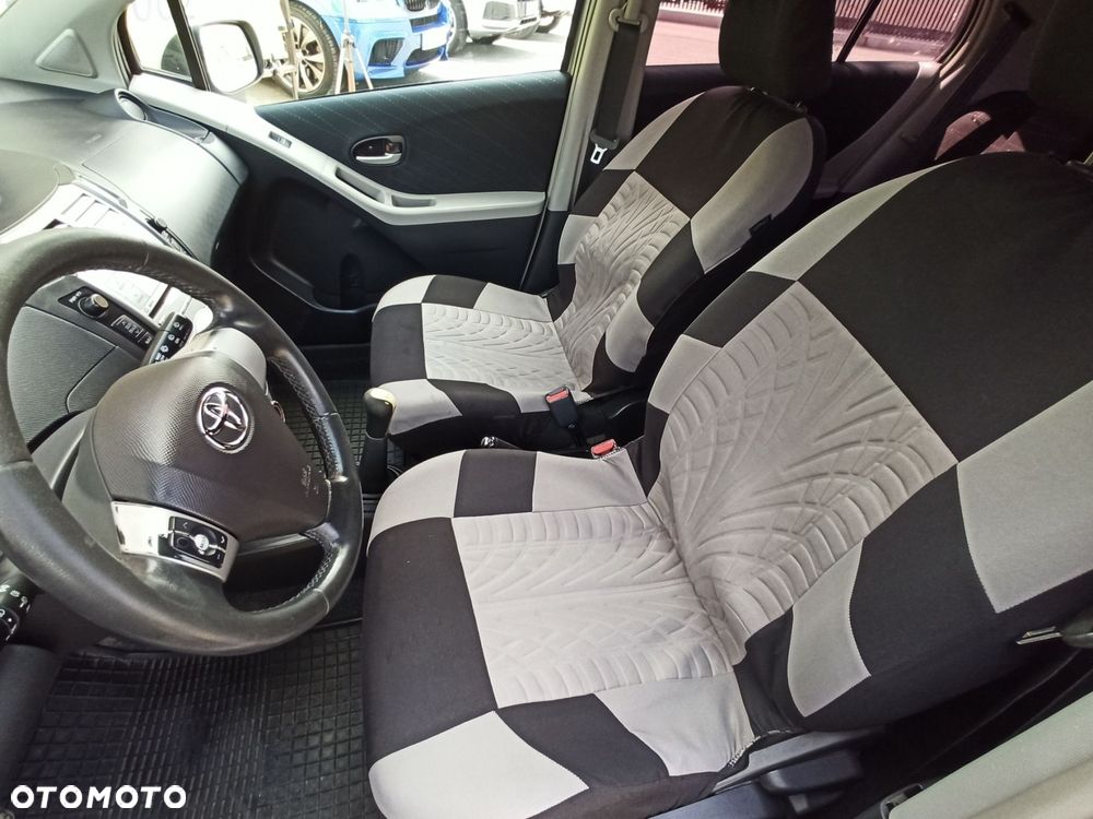 Toyota Yaris - 13