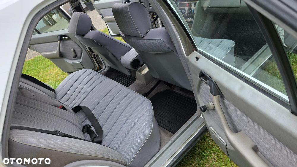 Mercedes-Benz W124 (1984-1993) - 32