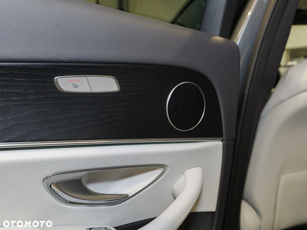 Mercedes-Benz Klasa E 300 de Avantgarde - 35