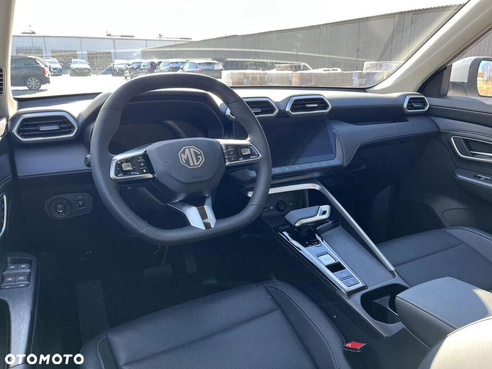 MG ZS Hybrid+ - 10