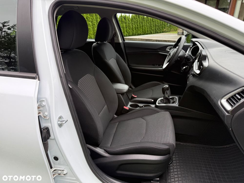Kia Ceed - 27