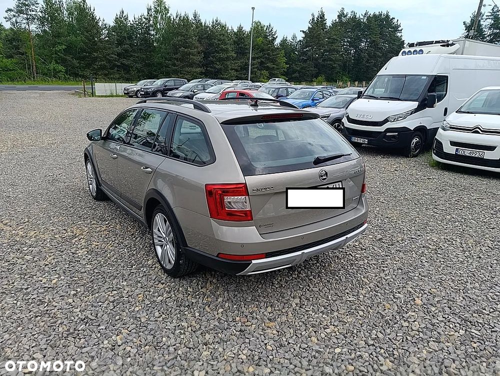 Skoda Octavia Scout 2.0 TDI 4x4 DSG - 8