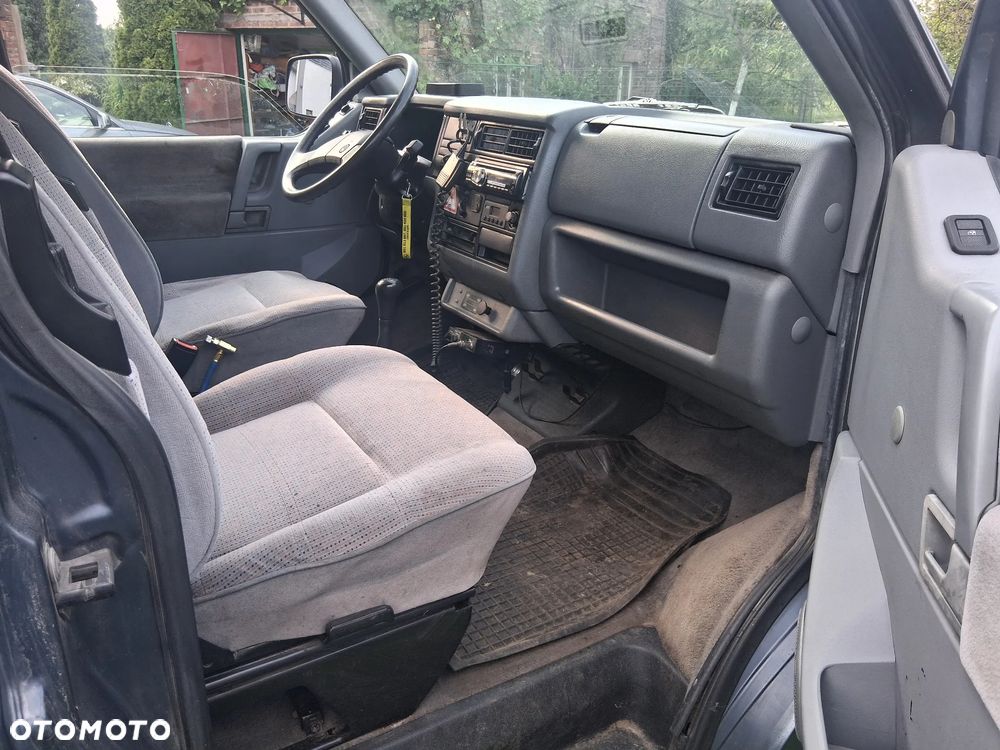 Volkswagen Multivan - 7