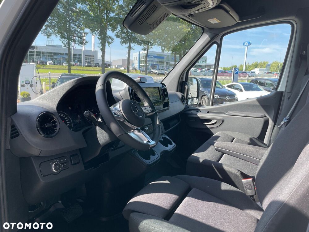 Mercedes-Benz Sprinter 319 CDI 190 KM Reflektory LED extra long - 11