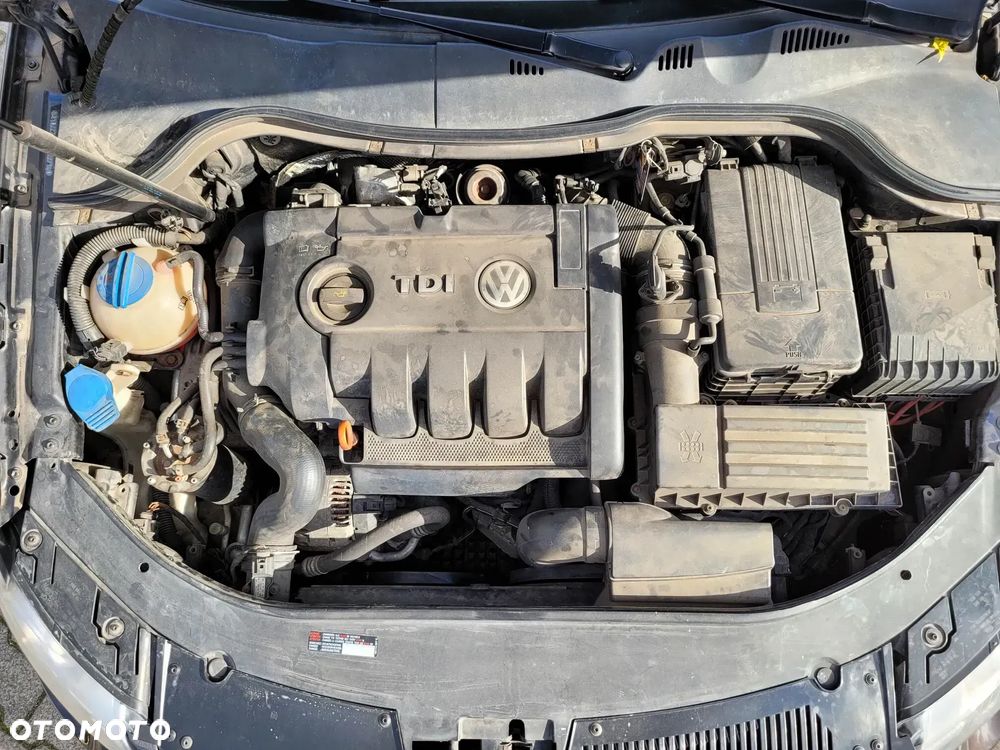 Volkswagen Passat 2.0 TDI DPF Highline - 14