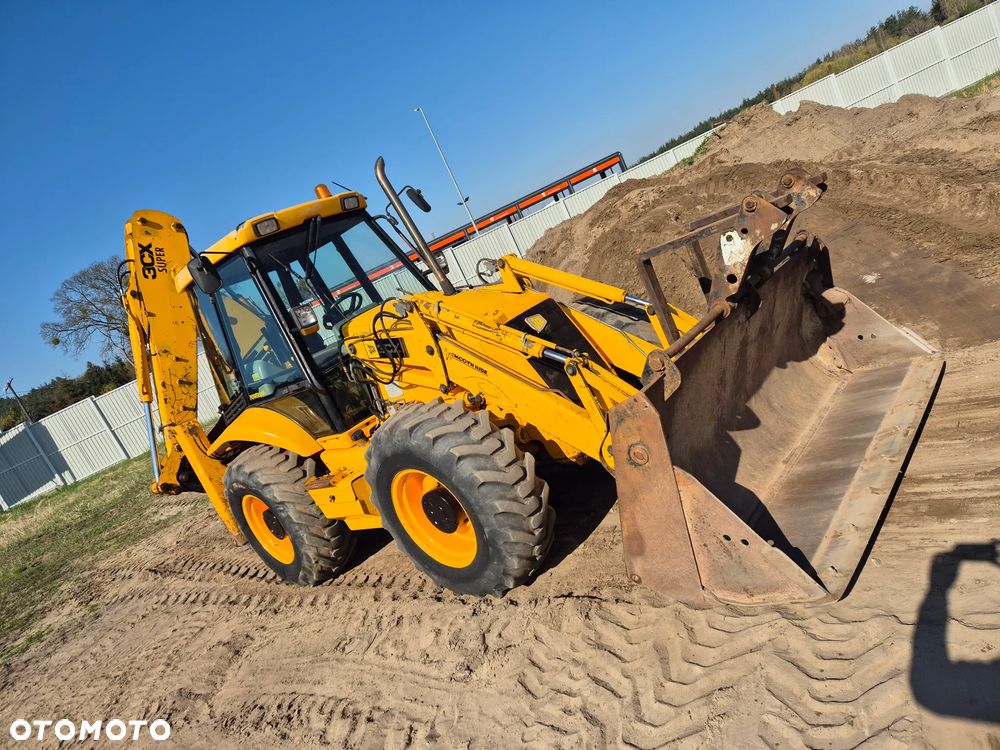 JCB 3cx na Rrównych kołach 4cx - 6