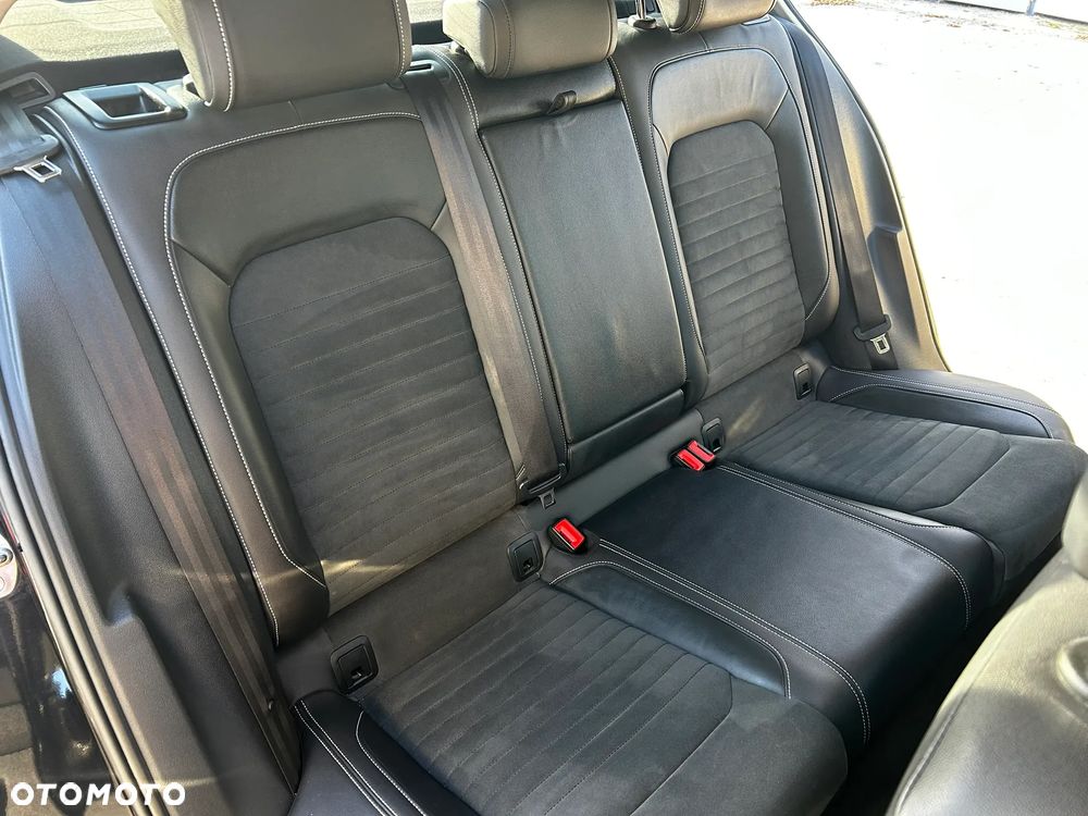 Volkswagen Passat 2.0 TSI Elegance DSG - 23