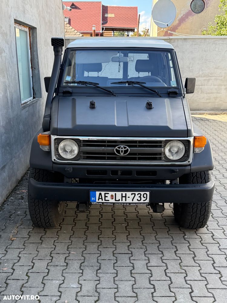 Toyota Land Cruiser - 1