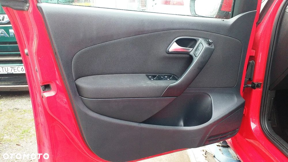 Na części Polo V 6R 1.4 benzyna silnik CGG skrzynia LVE lak. LP3G zderzak maska drzwi błotnik szyba fotele kanapa deska lampa - 3